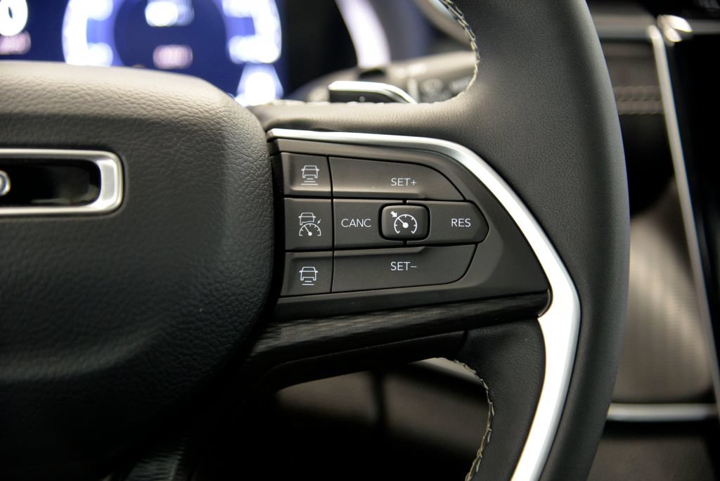 Used 2024 Jeep Grand Cherokee Laredo X AWD/4WD image 23