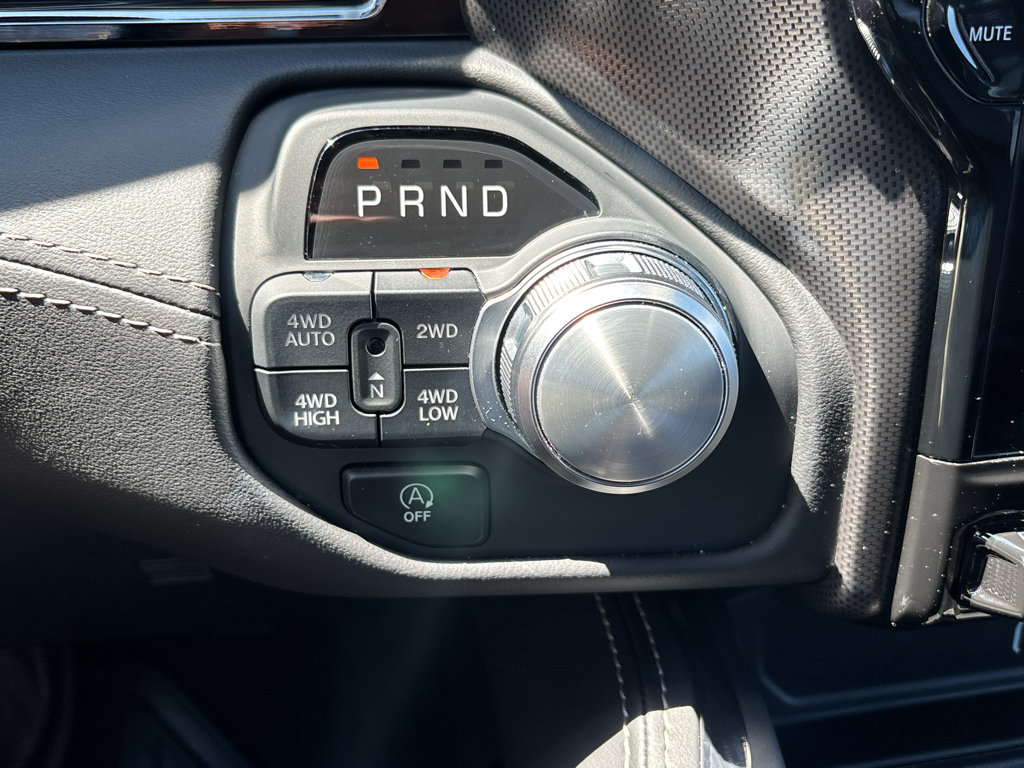 Used 2025 RAM 1500 Limited AWD/4WD image 17