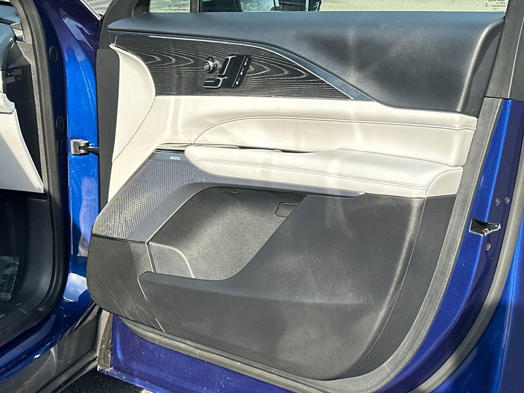 Used 2024 Cadillac Lyriq Sport image 17