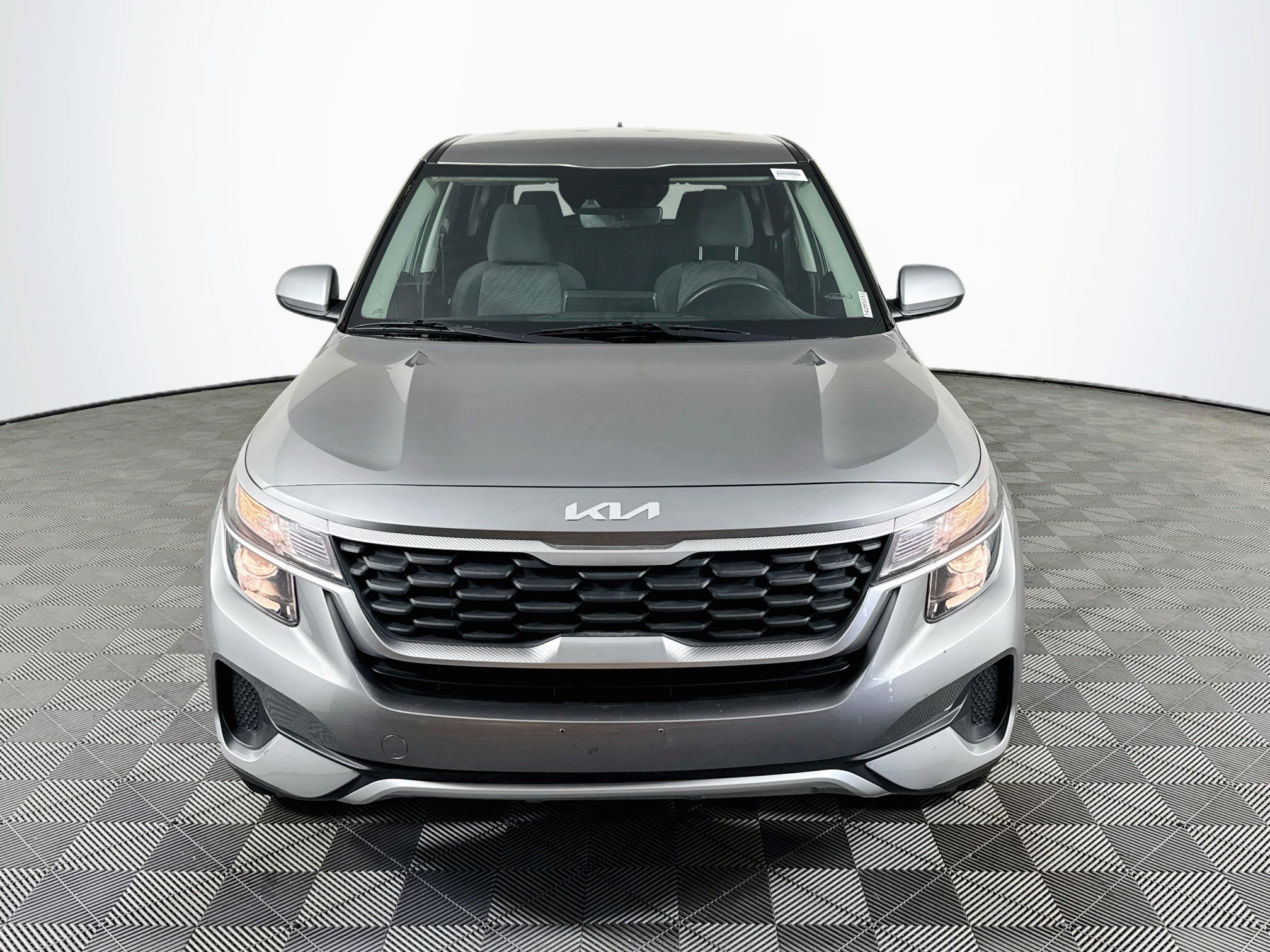 Used 2023 Kia Seltos LX AWD/4WD image 2