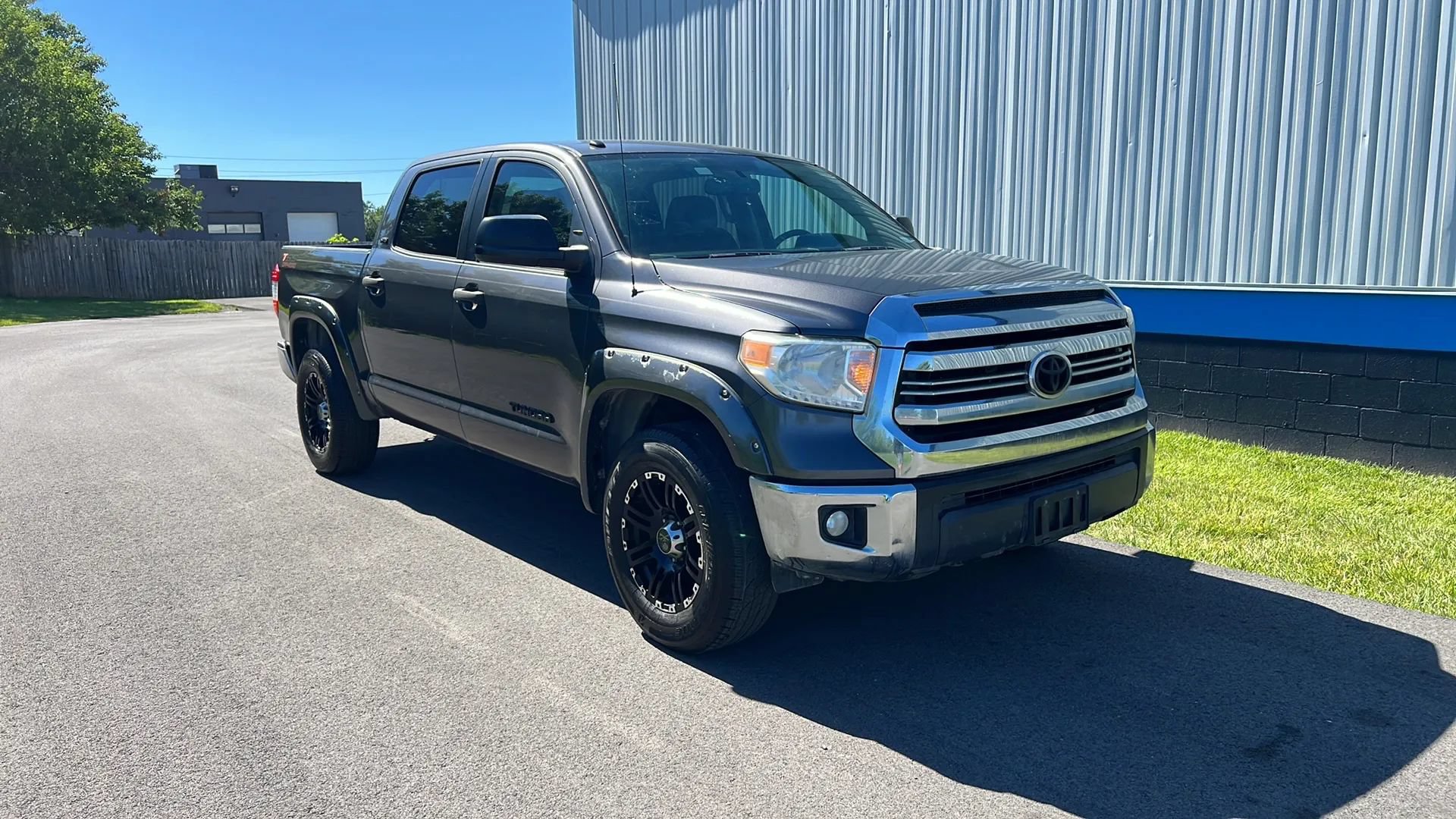 Used 2016 Toyota Tundra SR5 w/ SR5 Upgrade Package RWD image 3