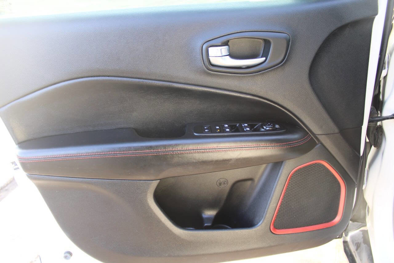 Used 2018 Jeep Compass Trailhawk w/ Leather Interior Group image 12