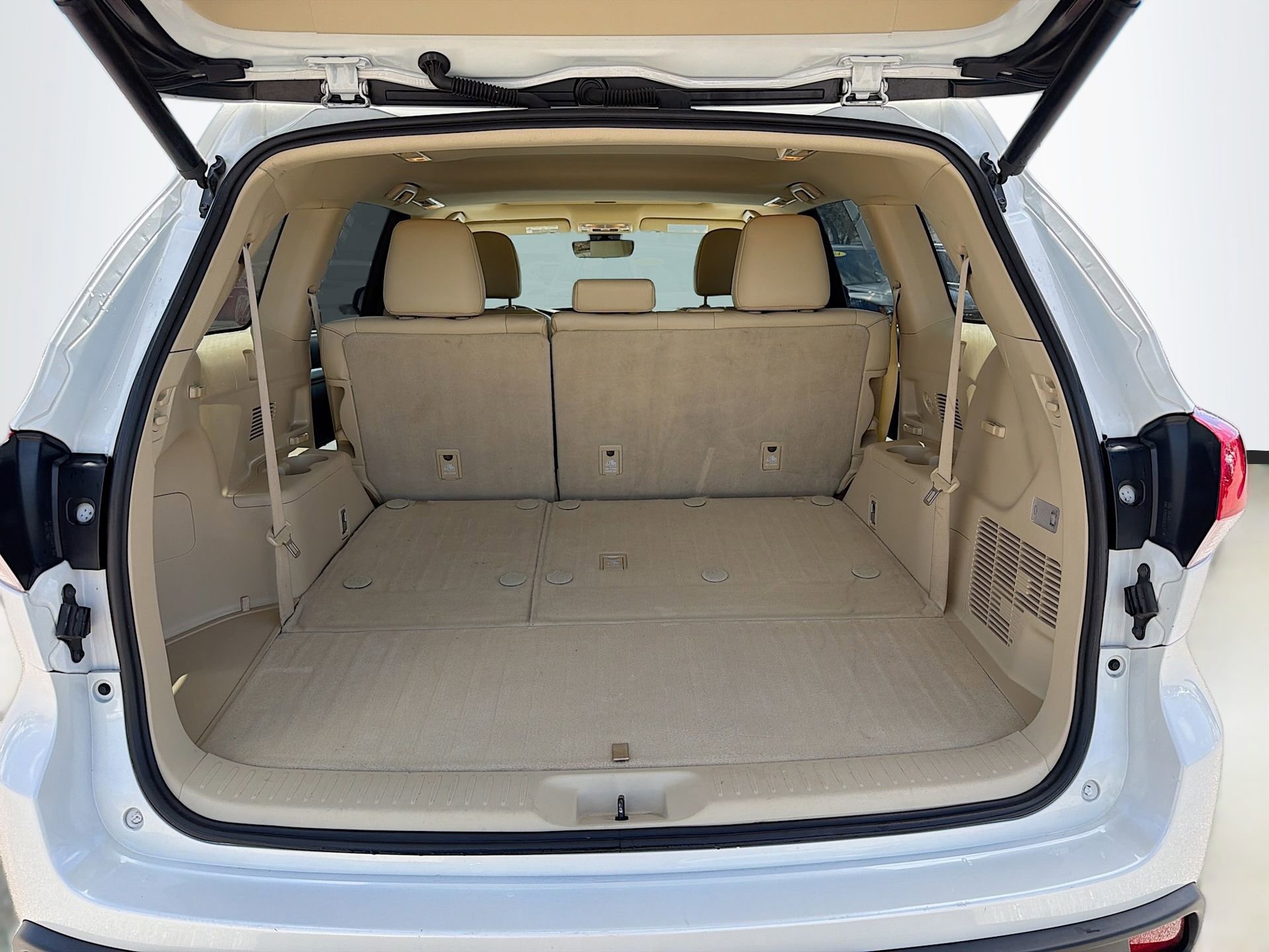 Used 2019 Toyota Highlander XLE image 13