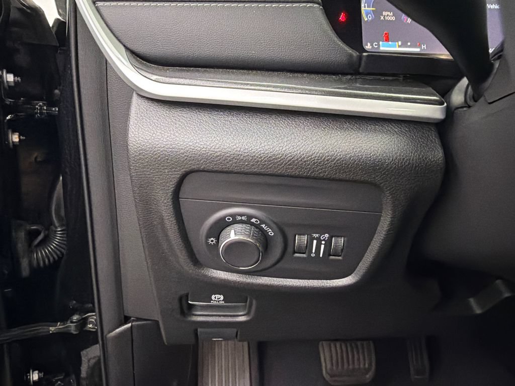Used 2023 Jeep Grand Cherokee L Laredo RWD image 31