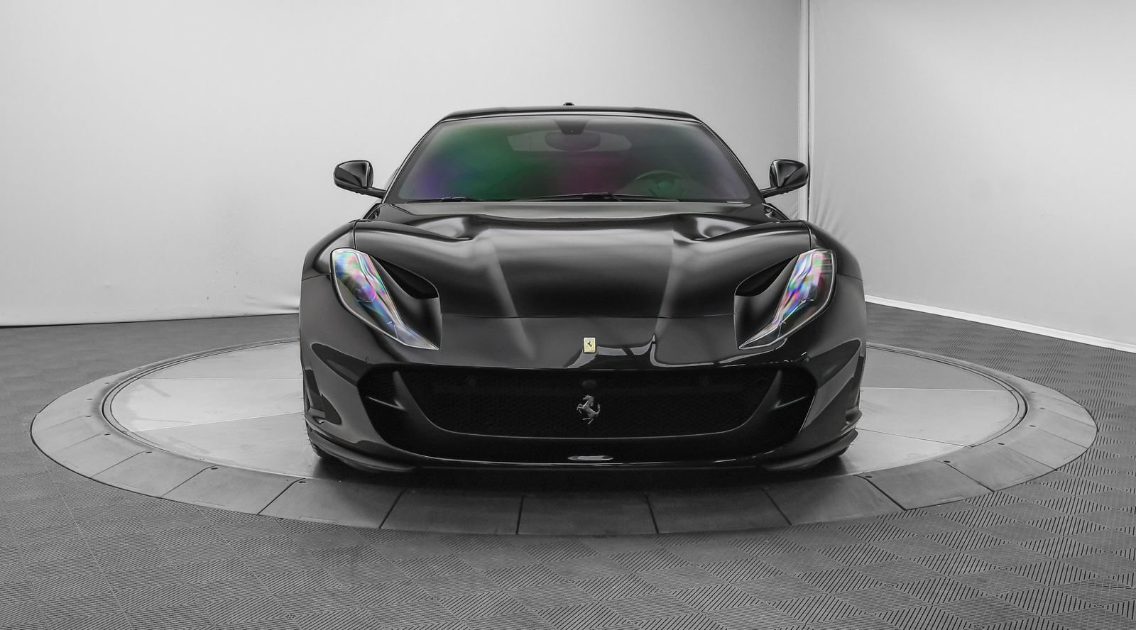 Used 2018 Ferrari 812 Superfast RWD image 2