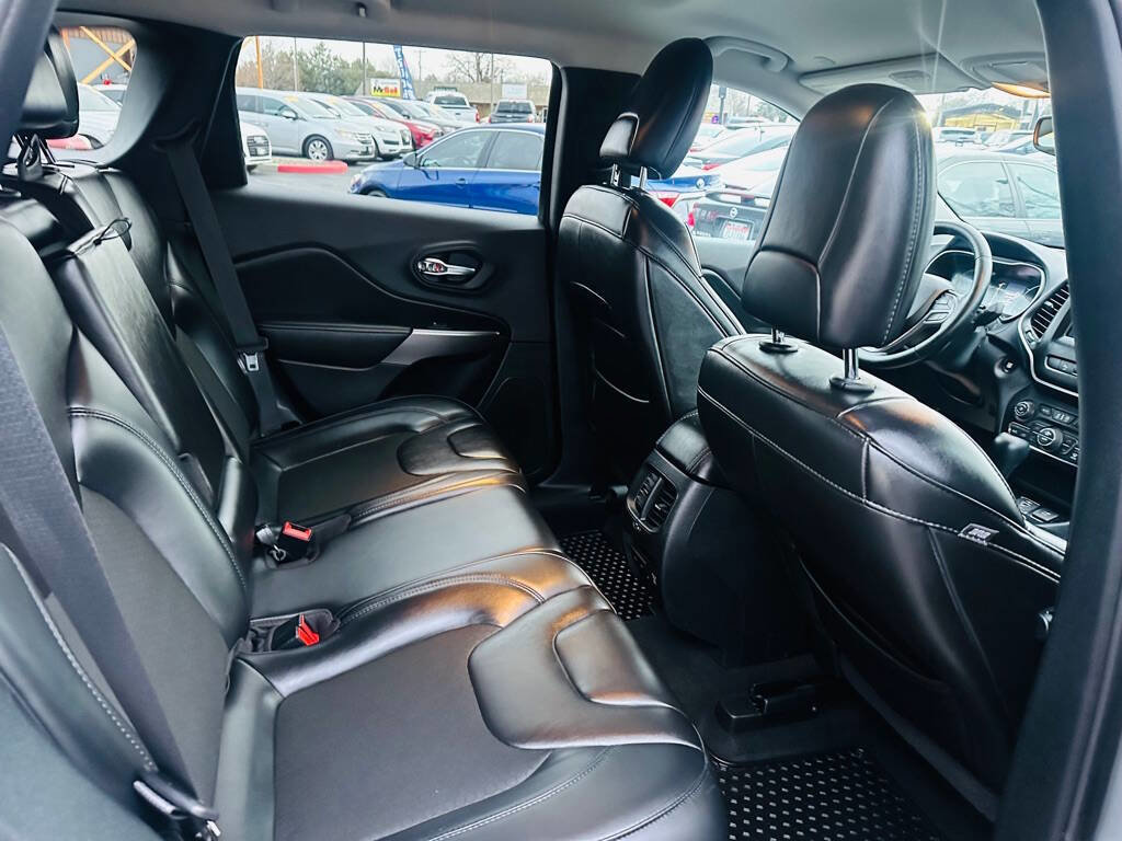 Used 2020 Jeep Cherokee Latitude Plus w/ Cold Weather Group image 17