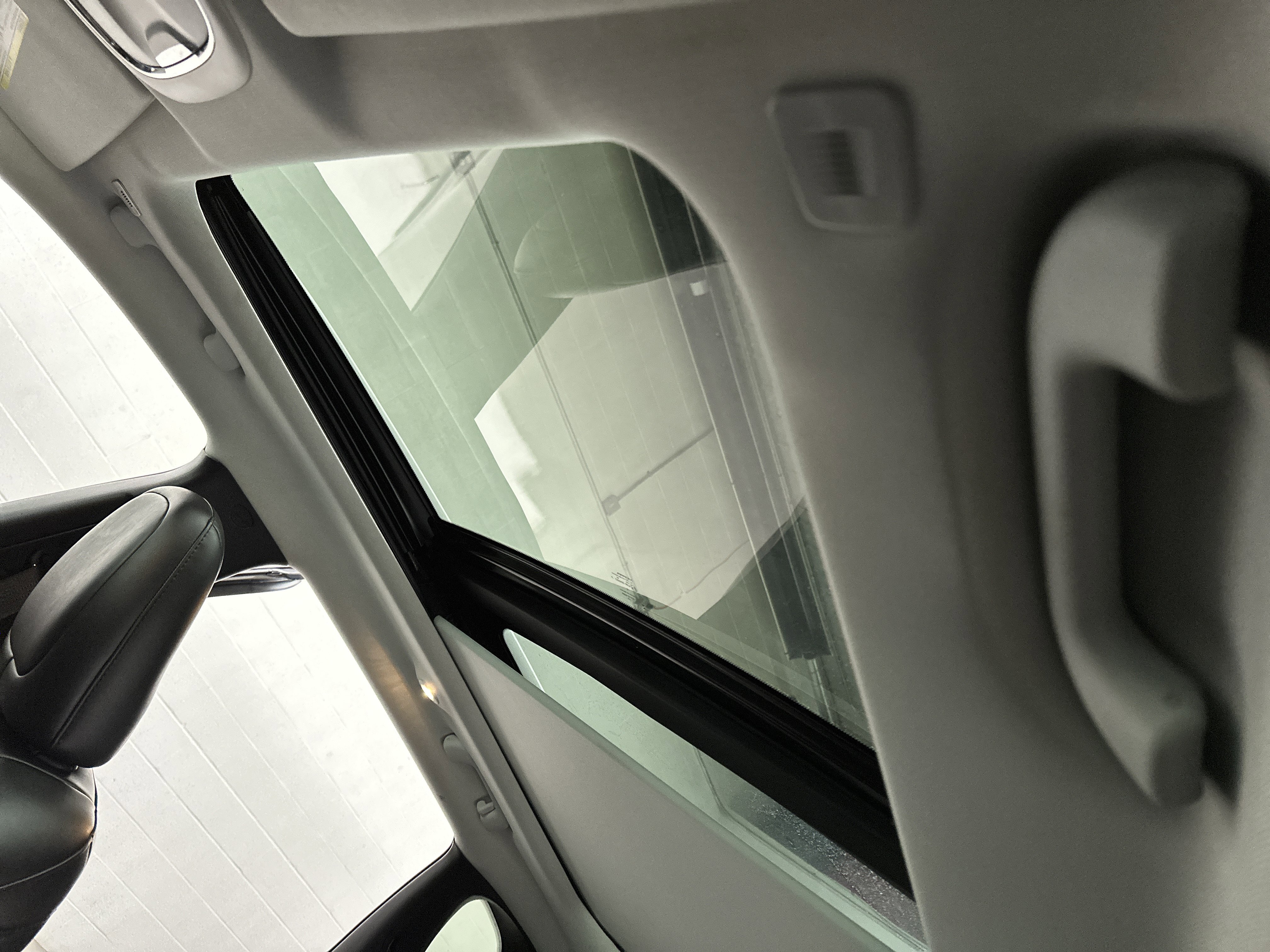 Used 2019 Jeep Cherokee Latitude Plus w/ Comfort/Convenience Group image 20