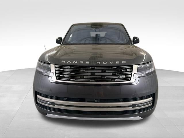 Used 2023 Land Rover Range Rover Long Wheelbase SE image 2