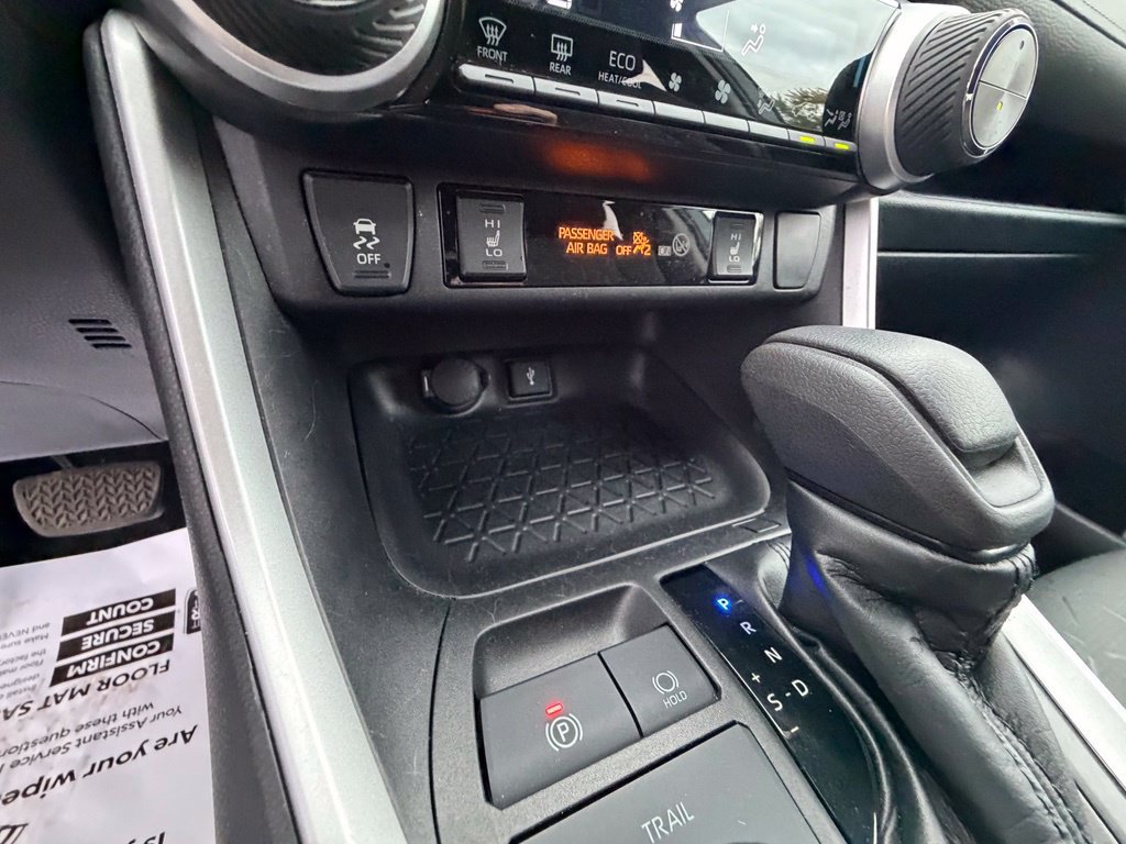 Used 2021 Toyota RAV4 XLE w/ XLE Grade Weather Package AWD/4WD image 22