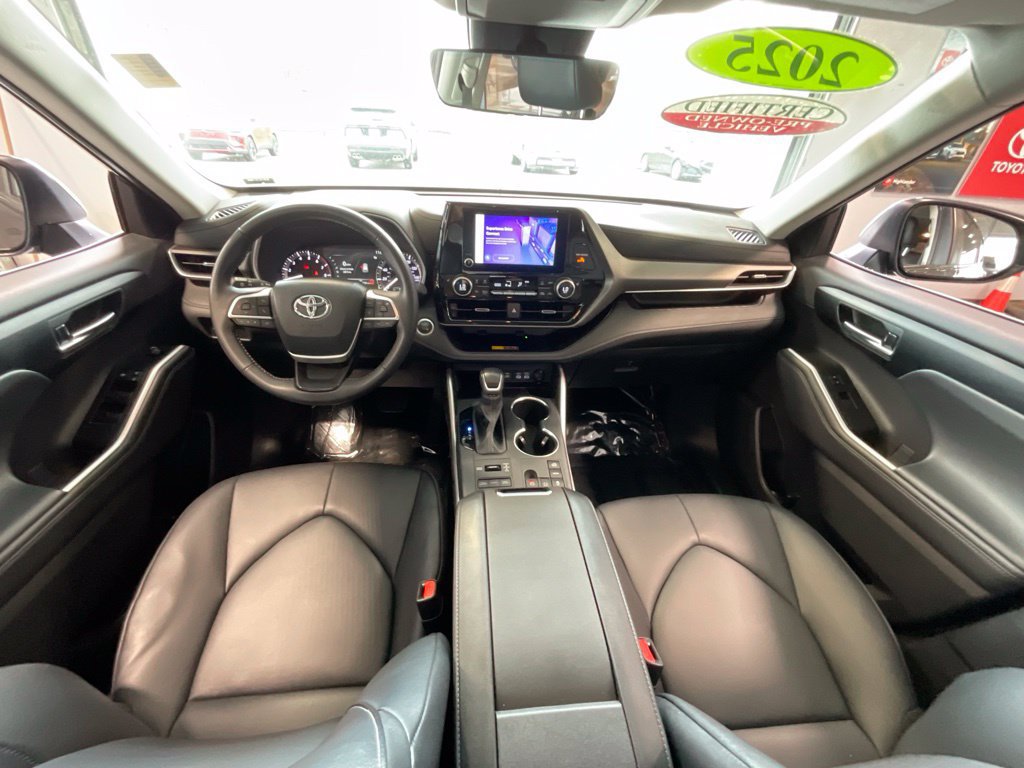 Certified 2025 Toyota Highlander XLE AWD/4WD image 8