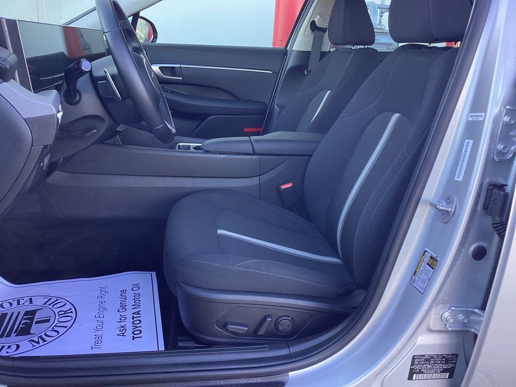 Used 2025 Hyundai Sonata SEL FWD image 12