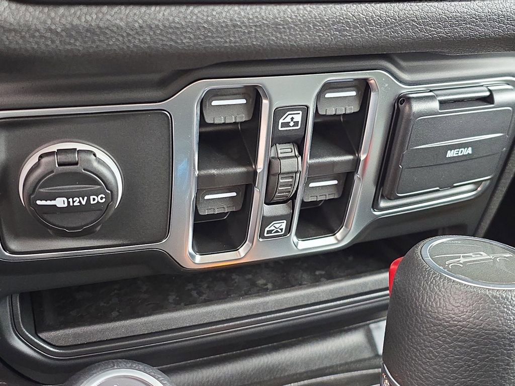 New 2025 Jeep Gladiator Sport image 21