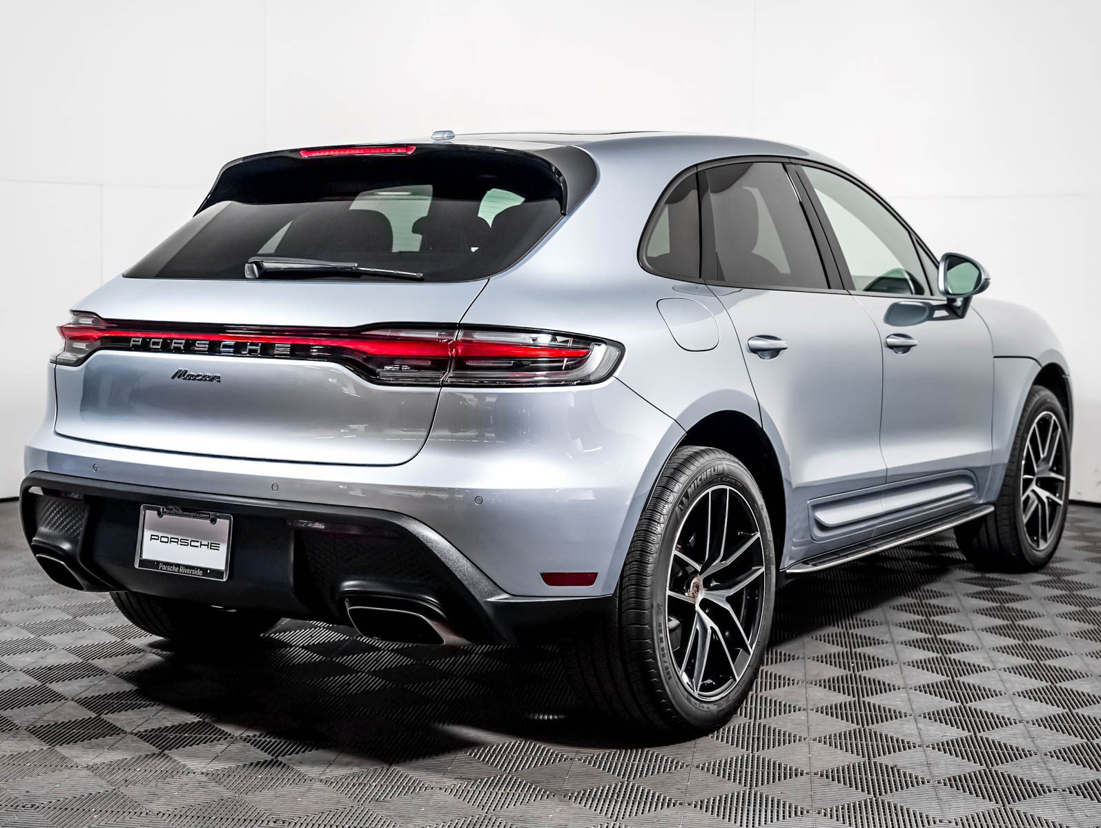 Certified 2023 Porsche Macan AWD/4WD image 10