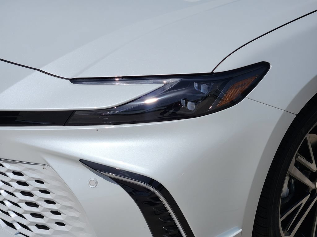 New 2026 Toyota Camry Hybrid FWD image 11