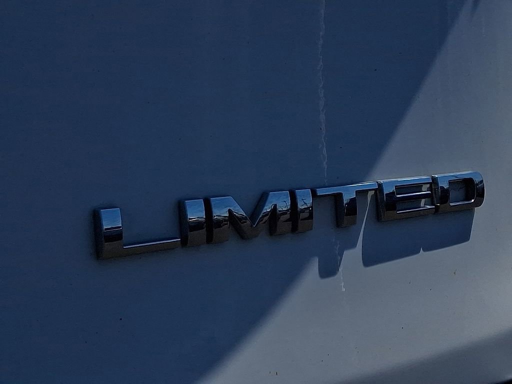 Used 2018 Jeep Cherokee Limited AWD/4WD image 30