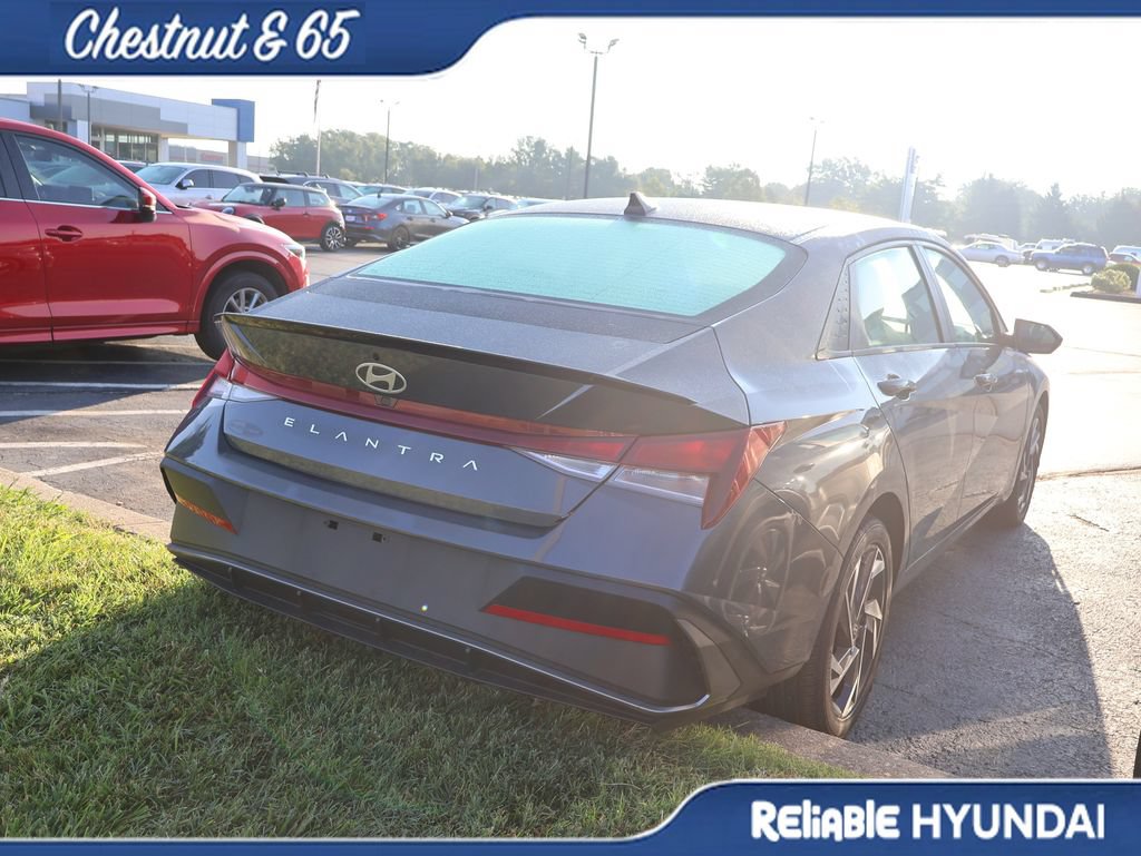 Used 2025 Hyundai Elantra Sport FWD image 22