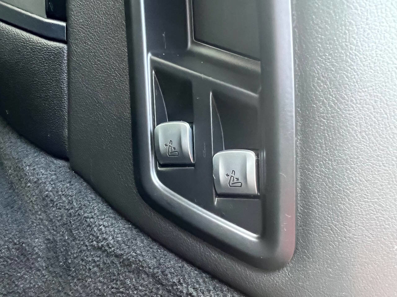 Used 2022 BMW X7 xDrive40i w/ M Sport Package image 32