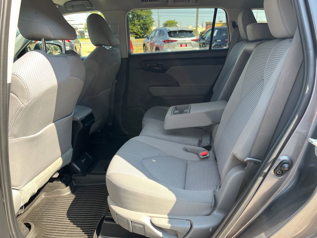 Certified 2023 Toyota Highlander L image 27
