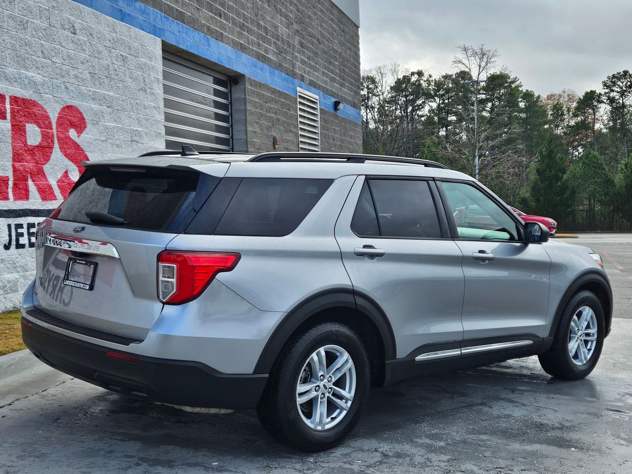 Used 2022 Ford Explorer XLT image 7