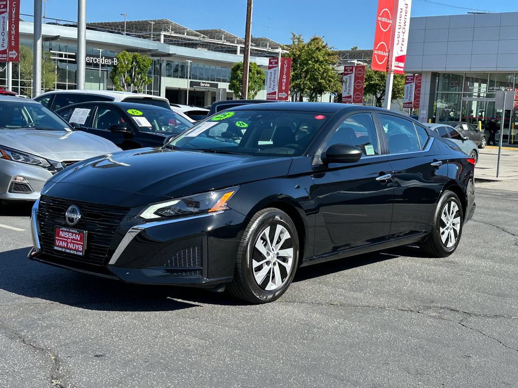 Used 2025 Nissan Altima 2.5 S FWD image 2