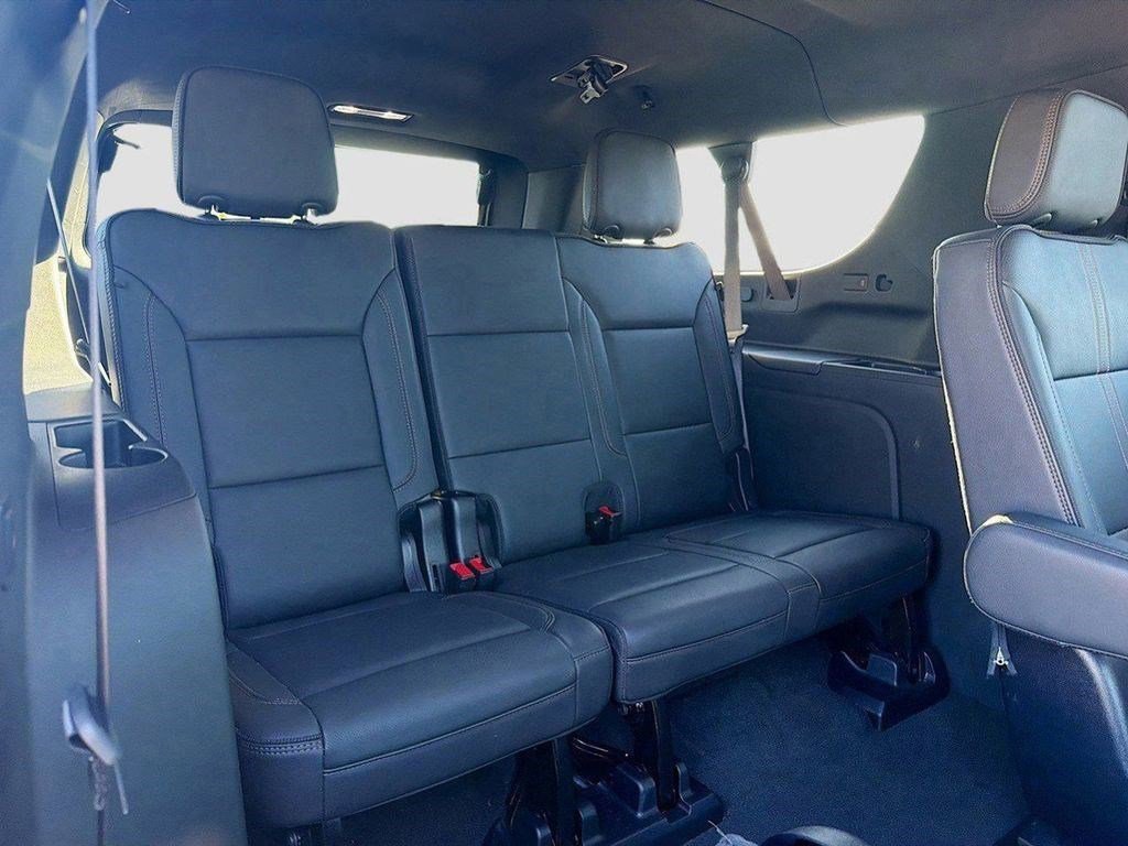 Used 2025 Chevrolet Suburban High Country RWD image 23