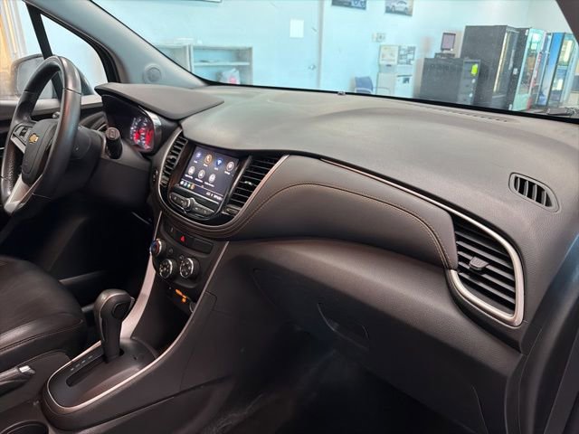 Used 2022 Chevrolet Trax LT w/ LT Convenience Package AWD/4WD image 25