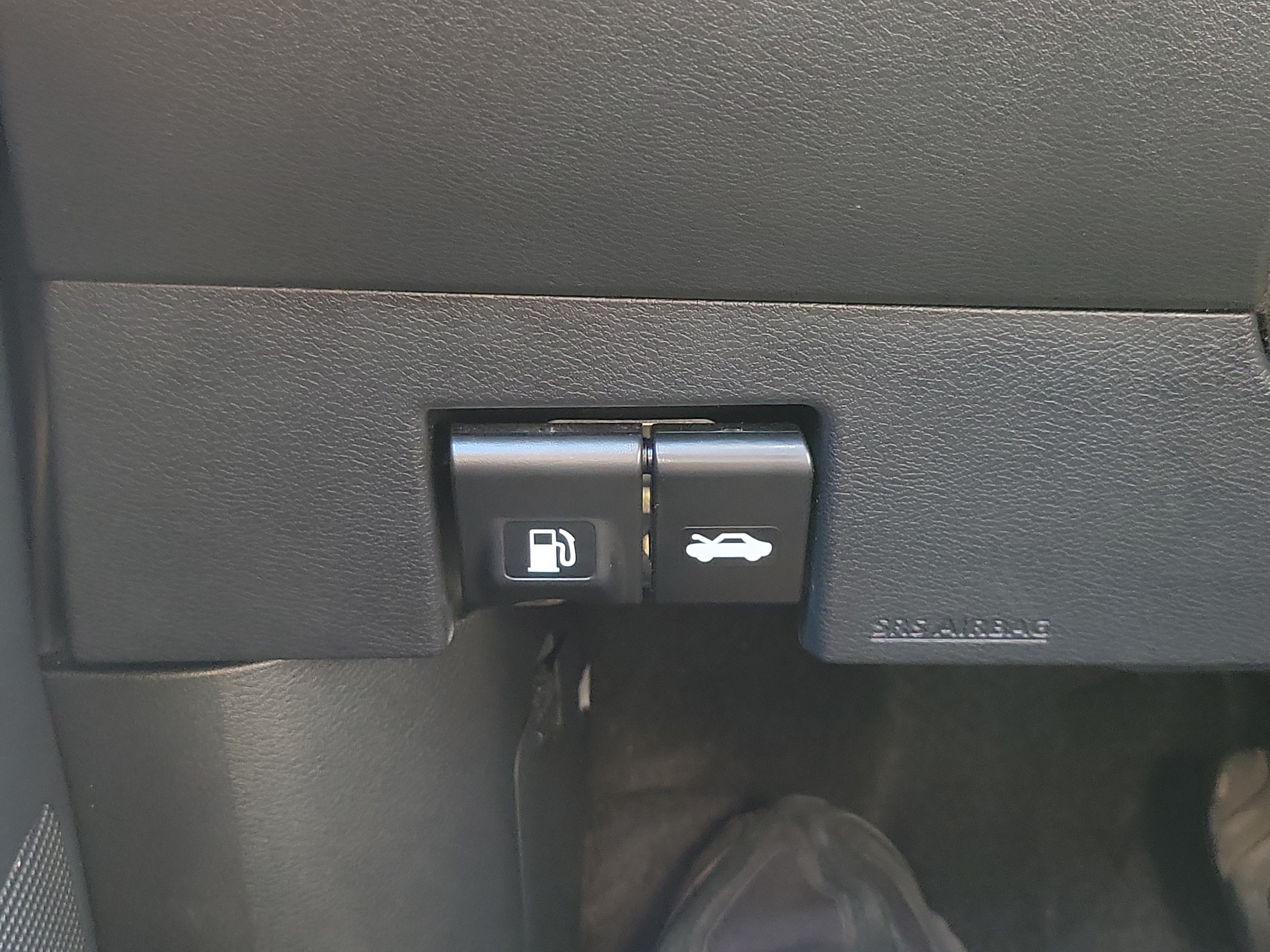 Used 2025 Nissan Versa SV FWD image 23