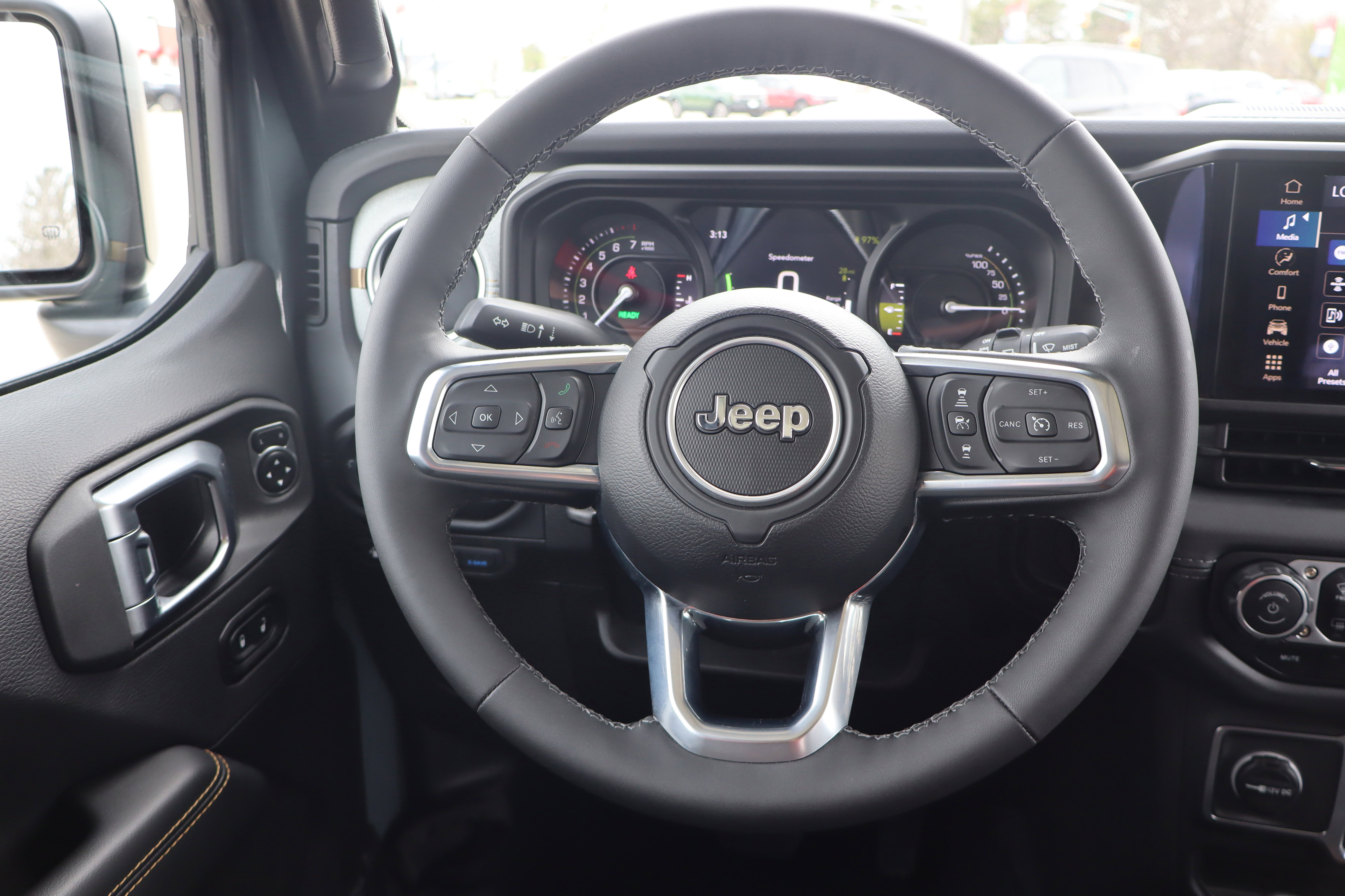 Used 2025 Jeep Wrangler Sahara image 15