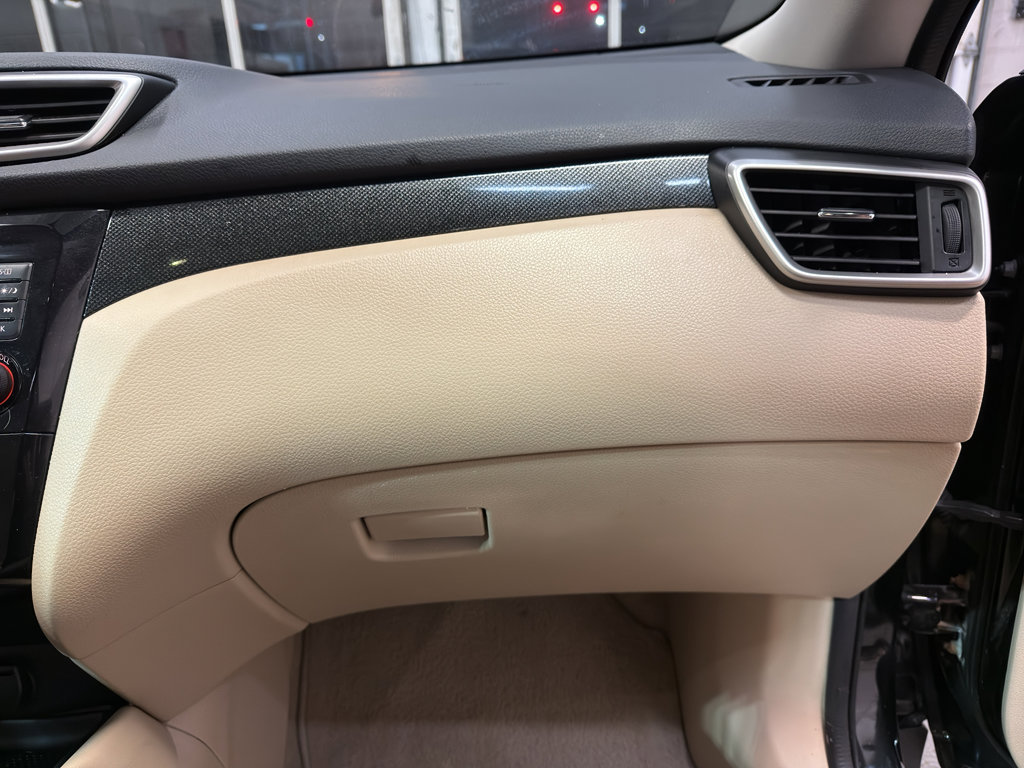 Used 2014 Nissan Rogue SL w/ SL Premium Package image 24