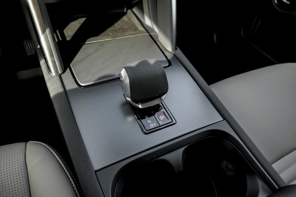 Used 2025 Land Rover Discovery Sport S image 15