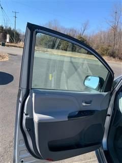 Used 2016 Toyota Sienna LE image 38