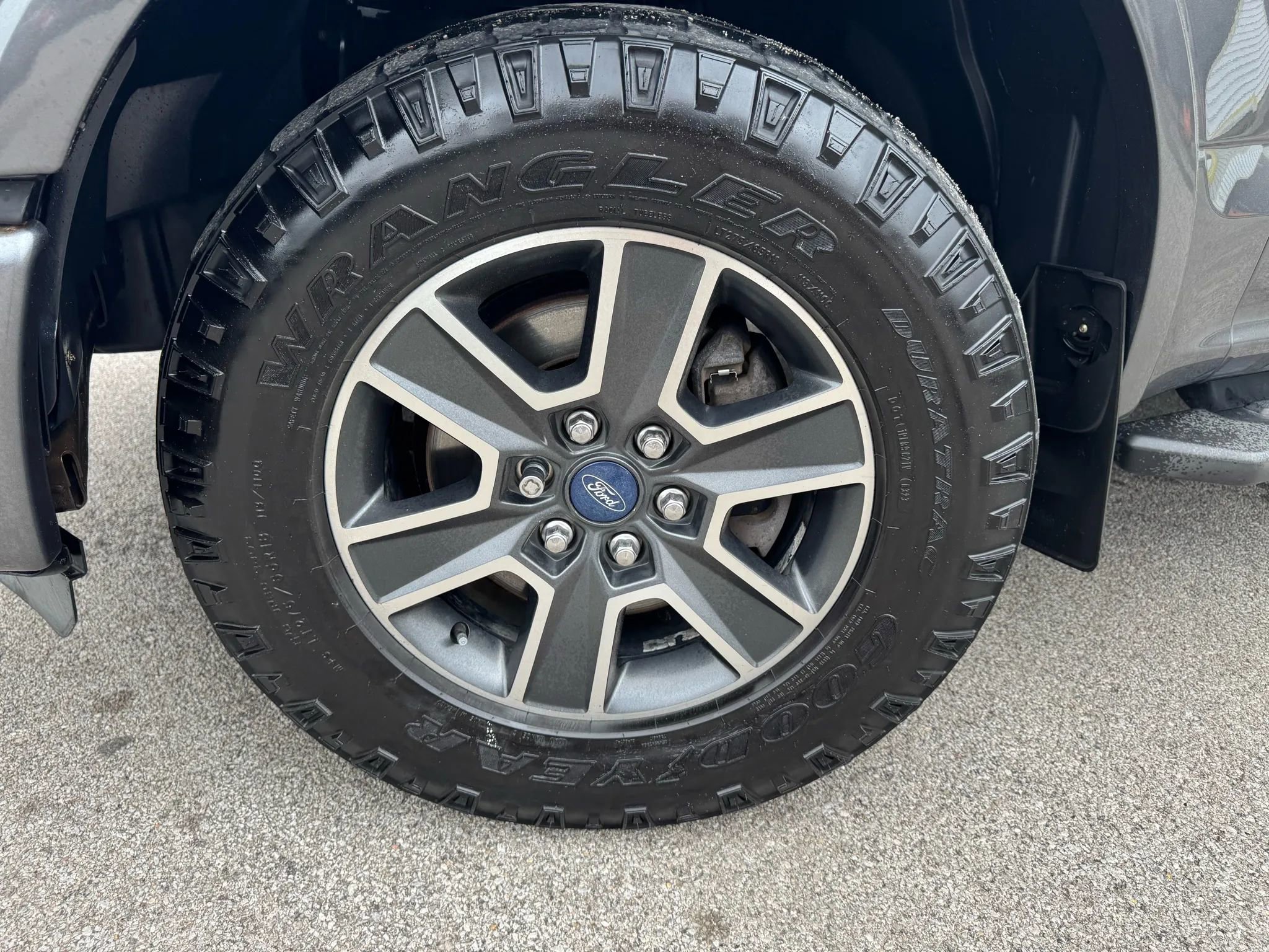 Used 2015 Ford F150 XLT w/ Equipment Group 301A Mid image 29