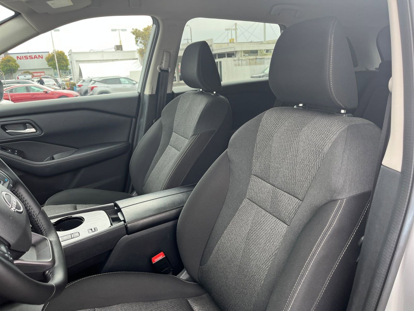 Used 2025 Nissan Rogue SV FWD image 37