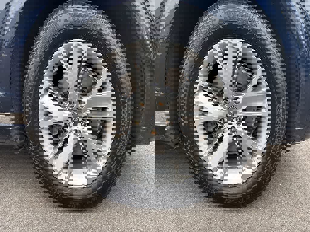 Used 2023 Genesis GV70 2.5T w/ Winter Weather Package image 9