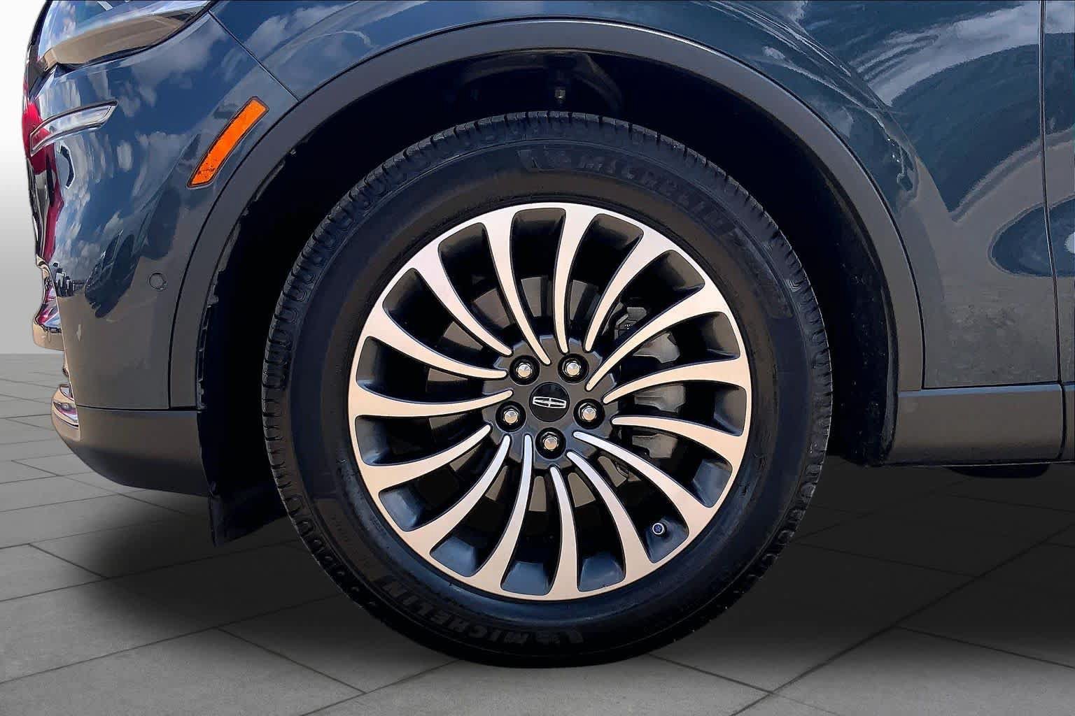 Used 2022 Lincoln Aviator Reserve w/ Elements Package Plus RWD image 11