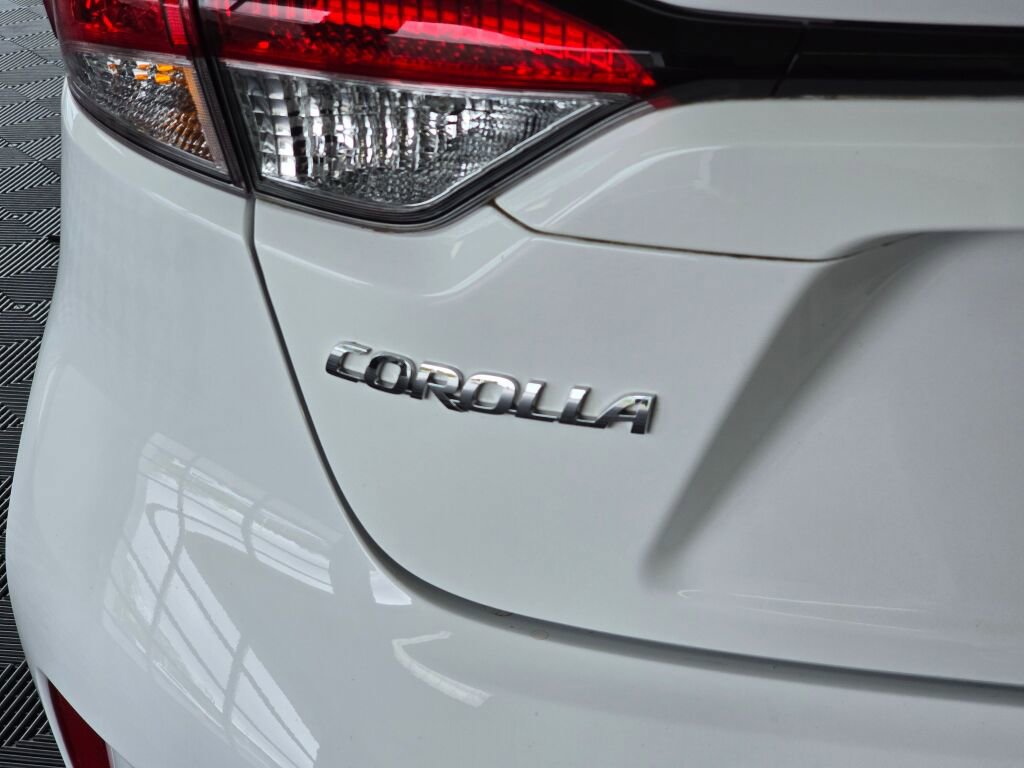 Used 2025 Toyota Corolla LE FWD image 13