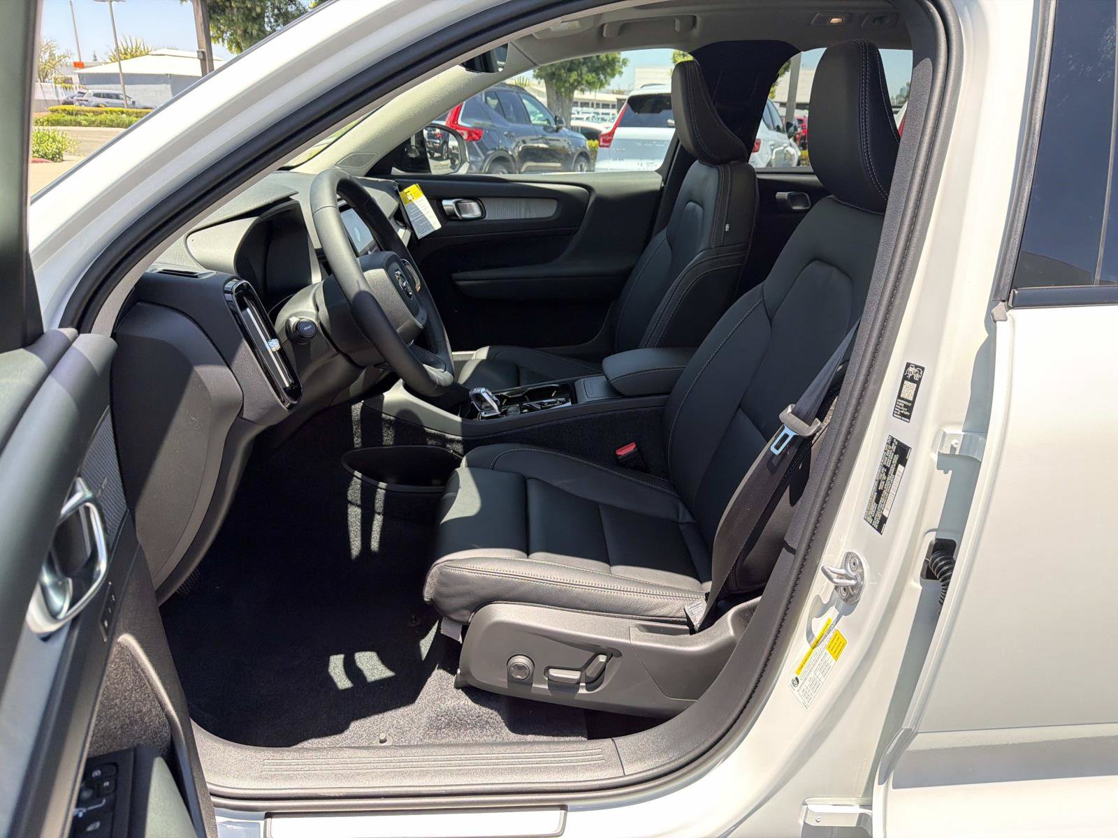 New 2026 Volvo XC40 B5 Ultra w/ Climate Package AWD/4WD image 13