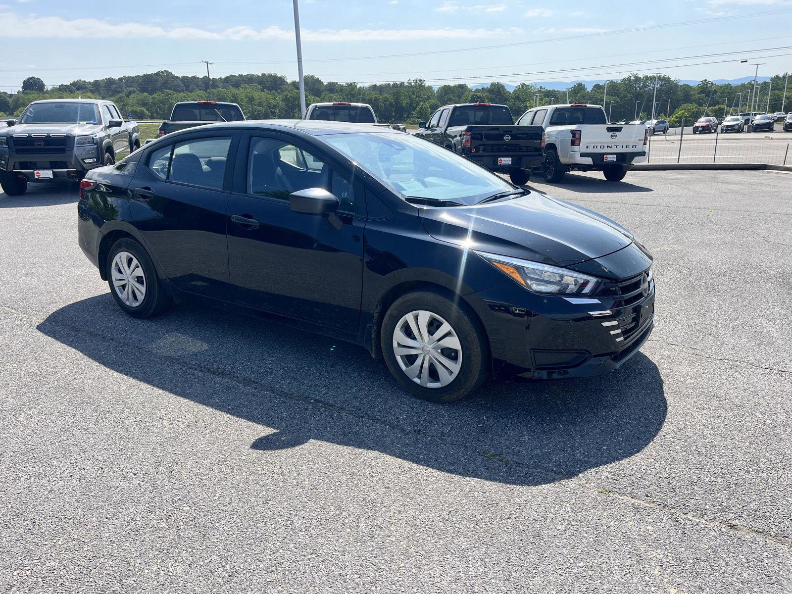 Used 2025 Nissan Versa S w/ Trunk Package FWD image 1