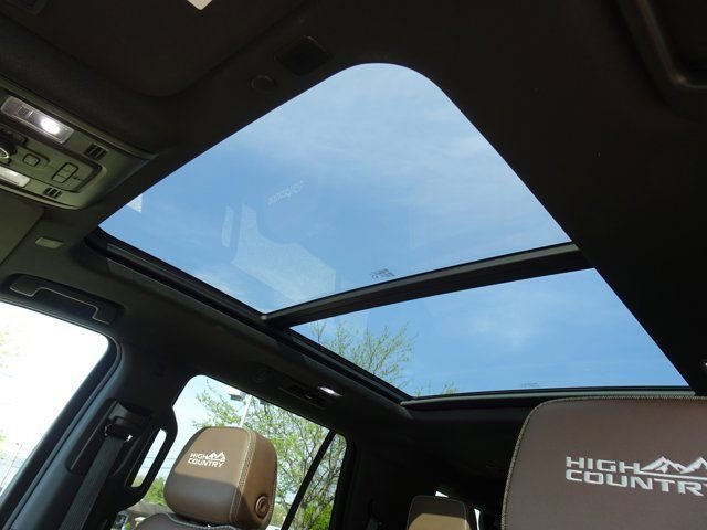 Used 2023 Chevrolet Tahoe High Country AWD/4WD image 13