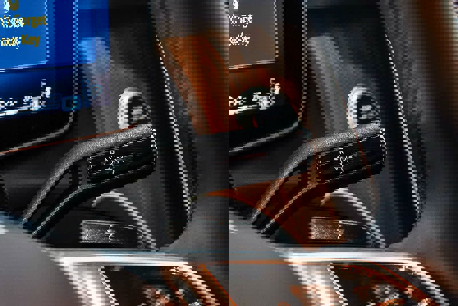 Used 2025 Mercedes-Benz GLC 350e image 21