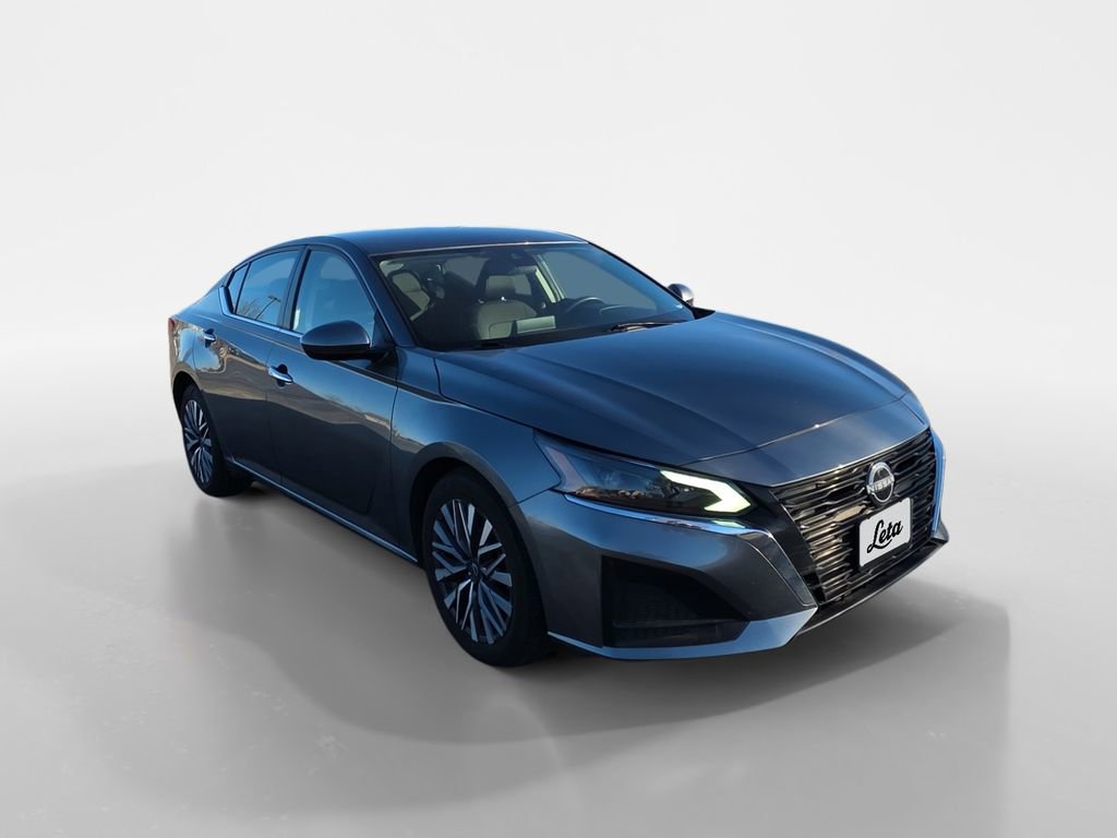 Used 2023 Nissan Altima 2.5 SV image 2