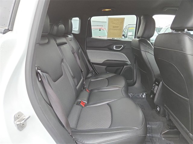 Used 2024 Jeep Compass Latitude image 14