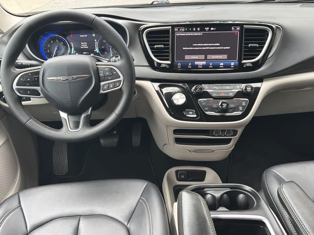 Used 2024 Chrysler Pacifica Touring-L FWD image 20