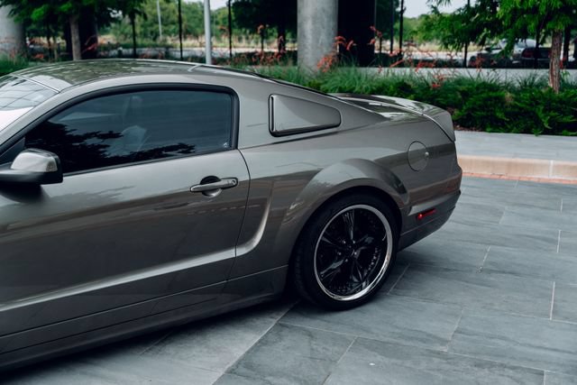 Used 2005 Ford Mustang GT RWD image 10