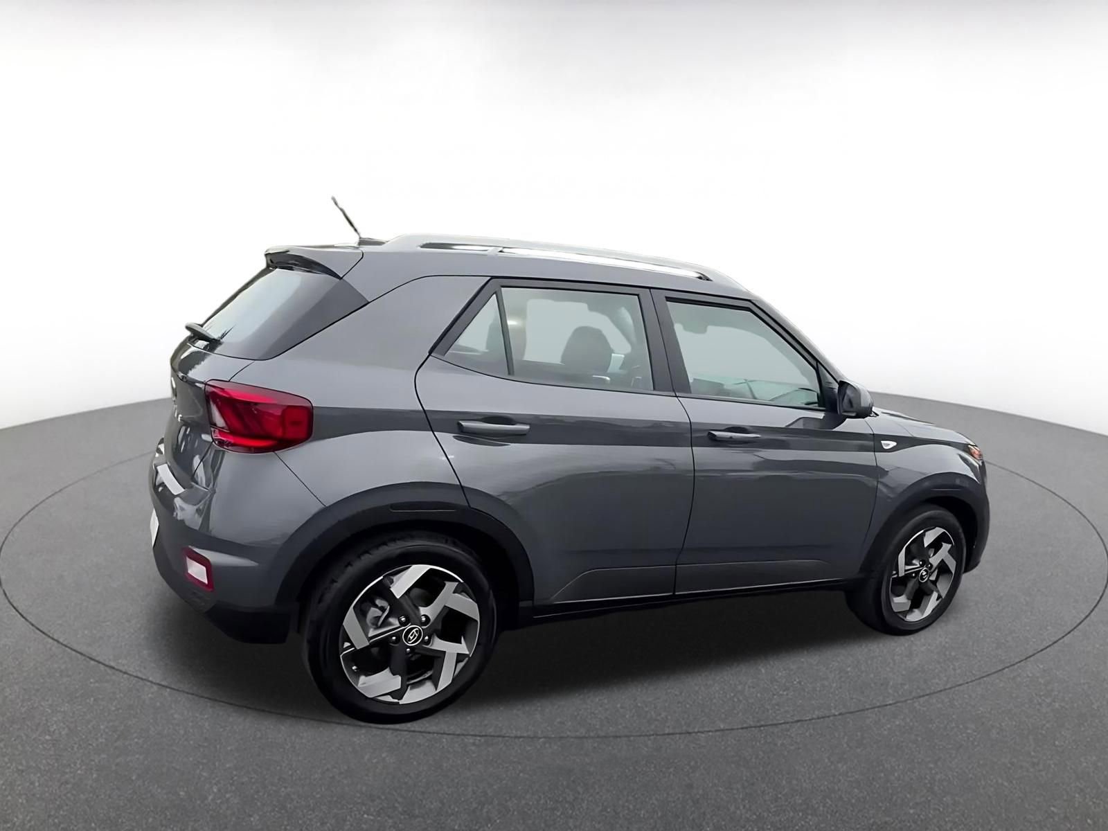 Used 2025 Hyundai Venue SEL image 15