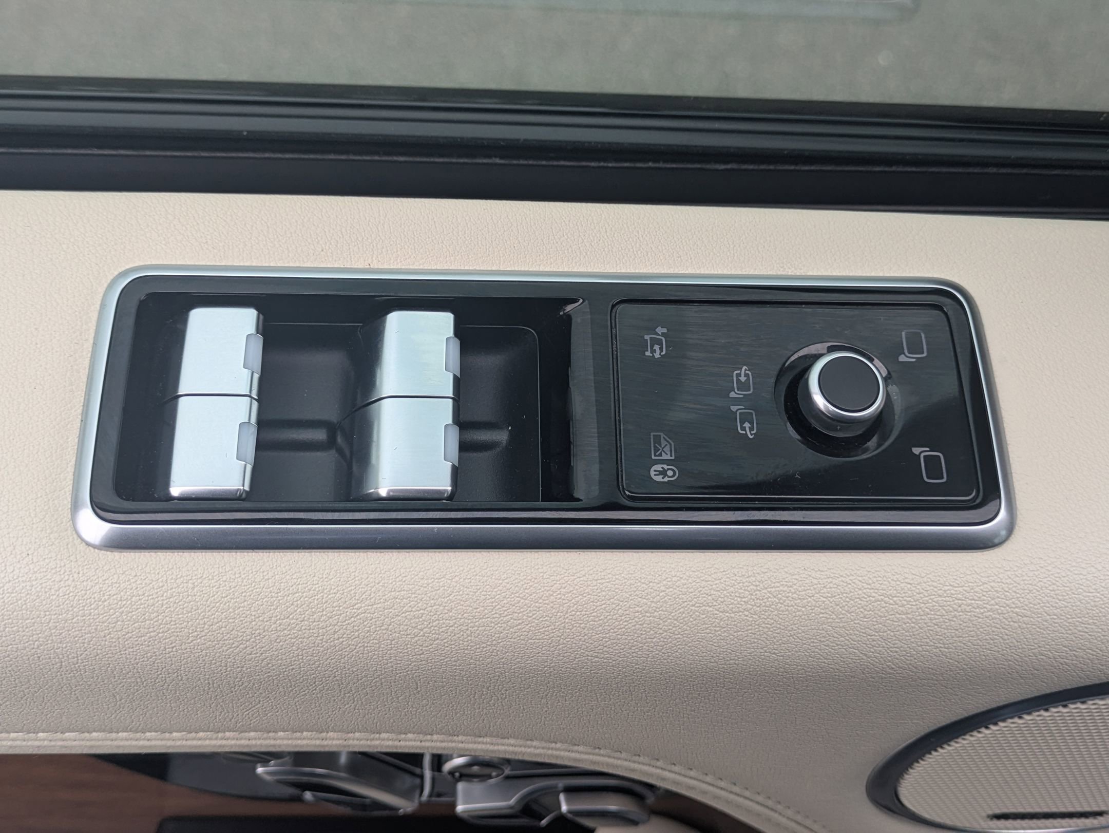 Used 2019 Land Rover Range Rover Long Wheelbase Supercharged image 21