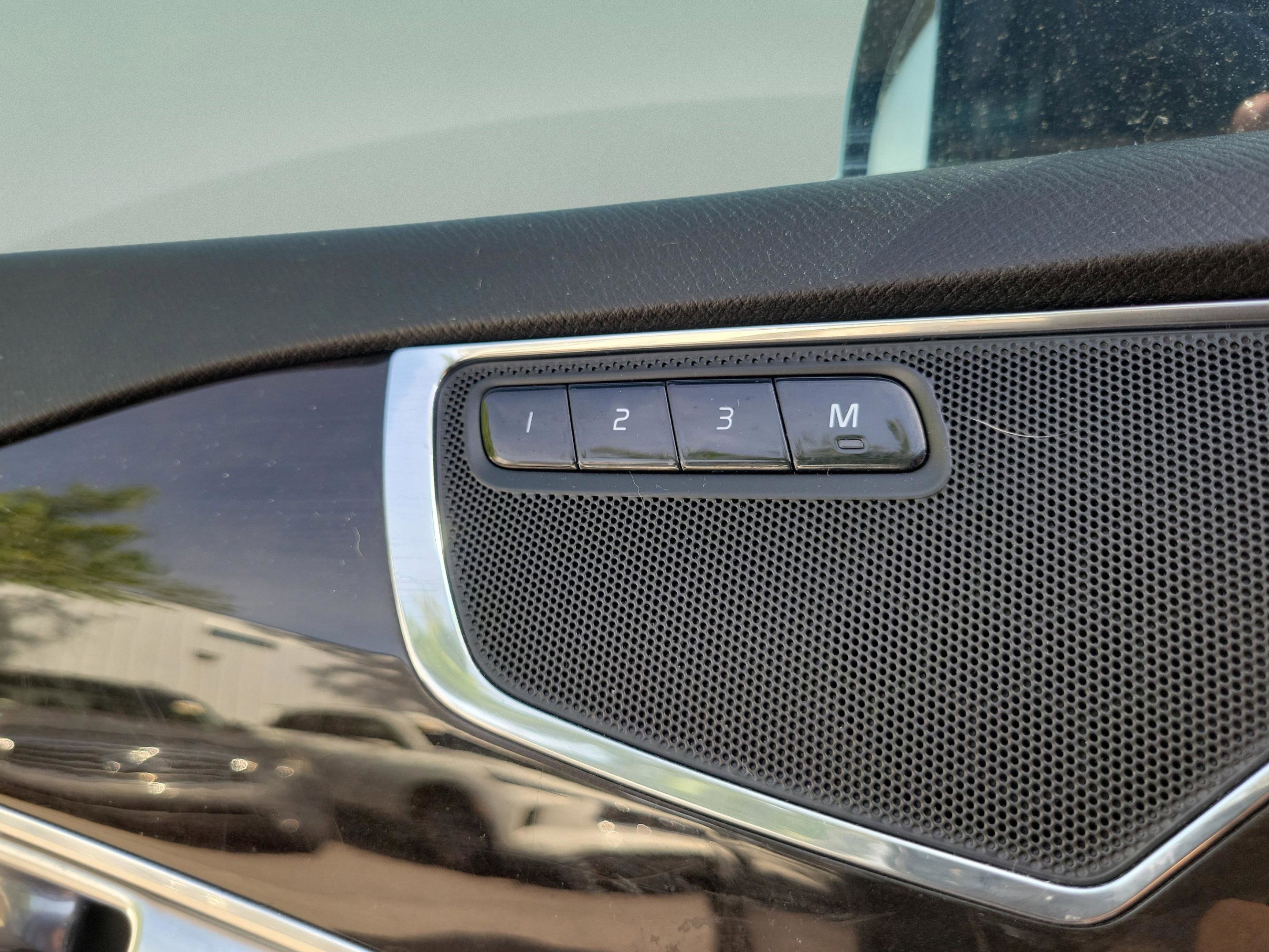 Used 2017 Volvo XC90 T6 Momentum w/ Vision Package image 25