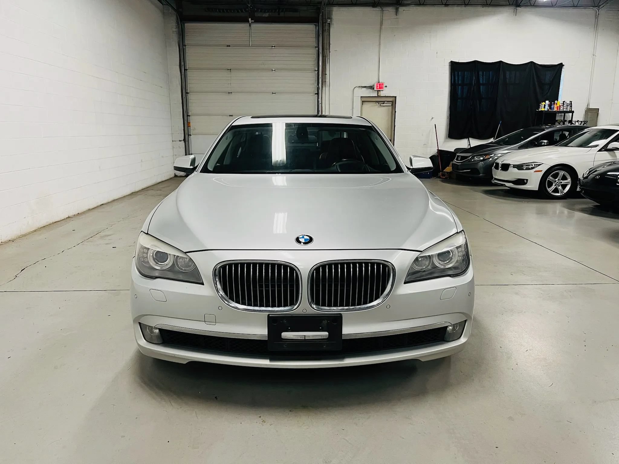 Used 2010 BMW 750i xDrive AWD/4WD image 3