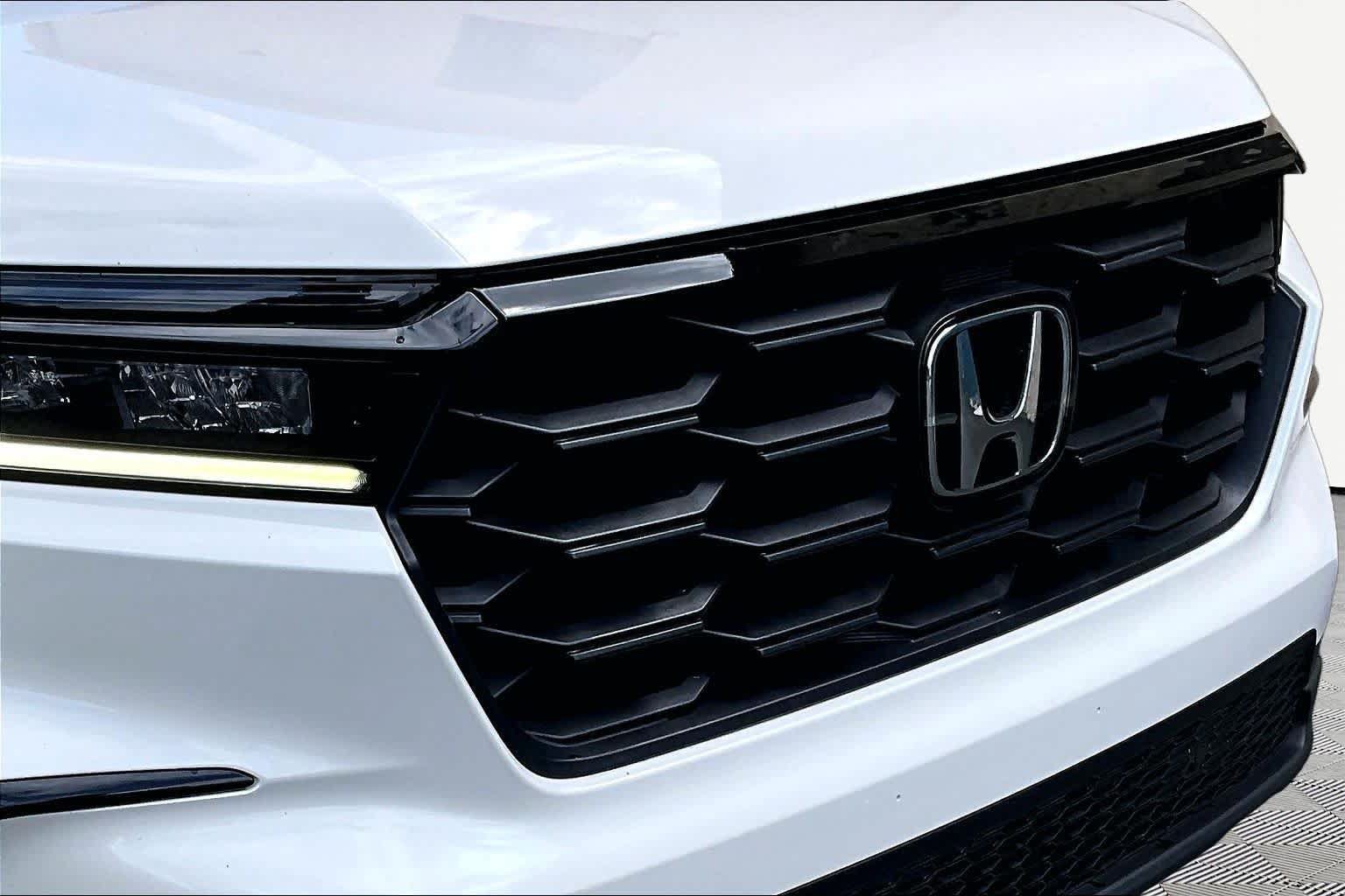 Used 2025 Honda Pilot Sport image 30