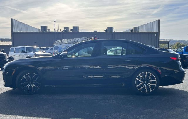 Used 2026 BMW 740i RWD image 7